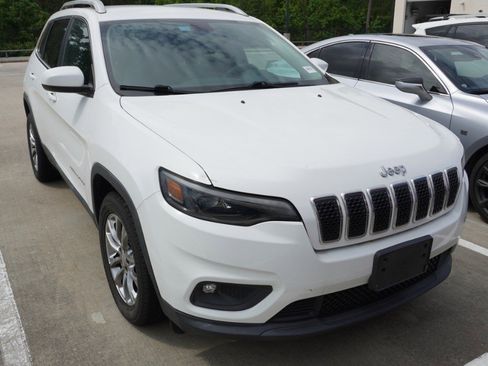 Used 2019 Jeep Cherokee Latitude Plus FWD image 2