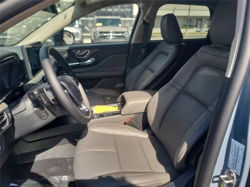 New 2026 Lincoln Corsair Premiere image 10