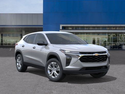 New 2026 Chevrolet Trax LS w/ Driver Confidence Package FWD image 7