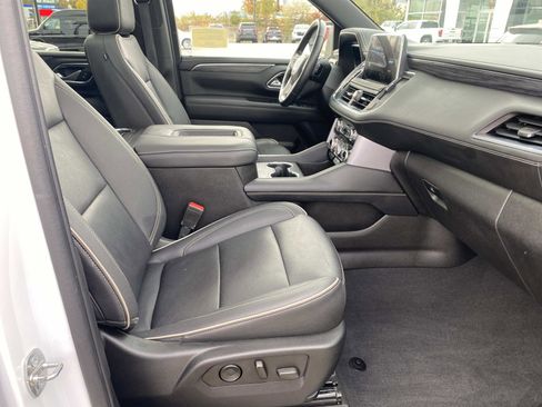 Used 2022 GMC Yukon SLT w/ SLT Premium Package image 25
