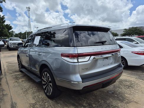 Used 2023 Lincoln Navigator Reserve AWD/4WD image 4