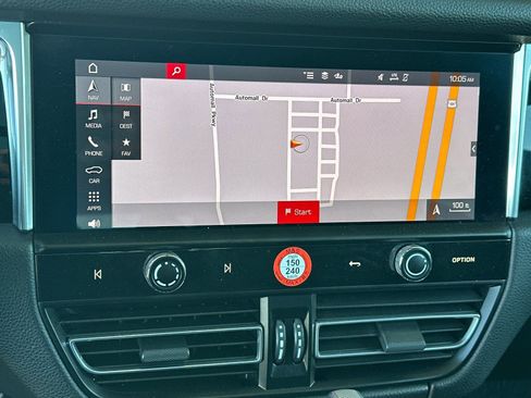 Used 2024 Porsche Macan image 18