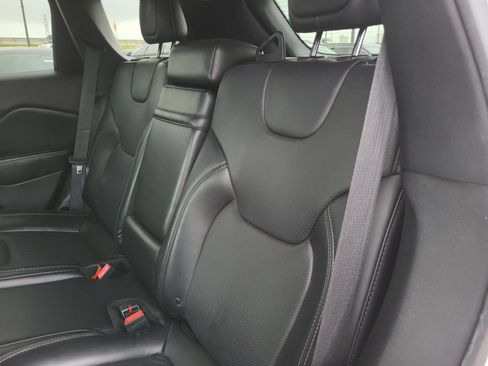 Used 2019 Jeep Cherokee Limited FWD image 15