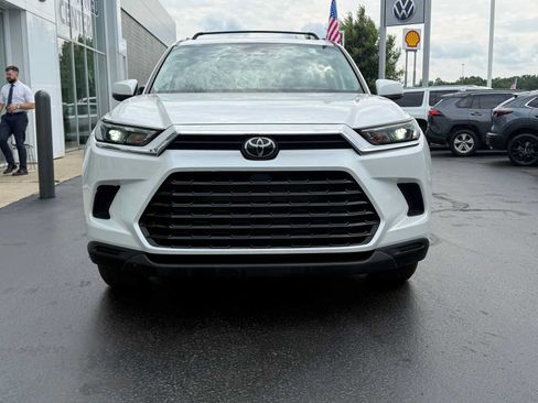 Used 2024 Toyota Grand Highlander AWD image 2
