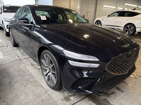 Used 2025 Genesis G70 2.5T image 1