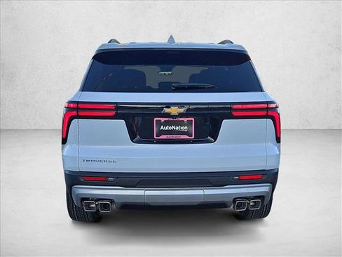 New 2026 Chevrolet Traverse LT w/ Sun and Wheel Package FWD image 8