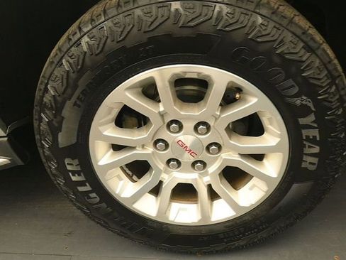 Used 2017 GMC Yukon XL SLT w/ Open Road Package image 9