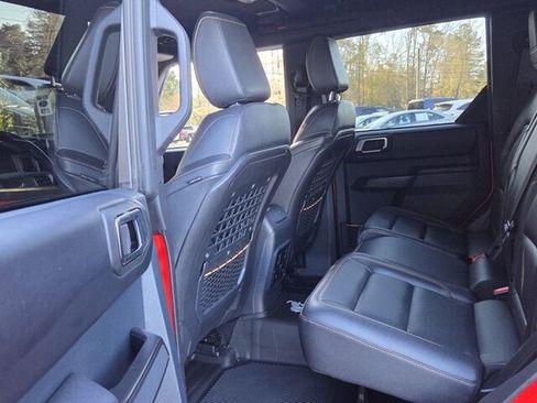 Used 2024 Ford Bronco Badlands image 8