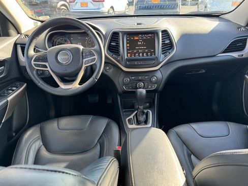 Used 2018 Jeep Cherokee Limited image 11