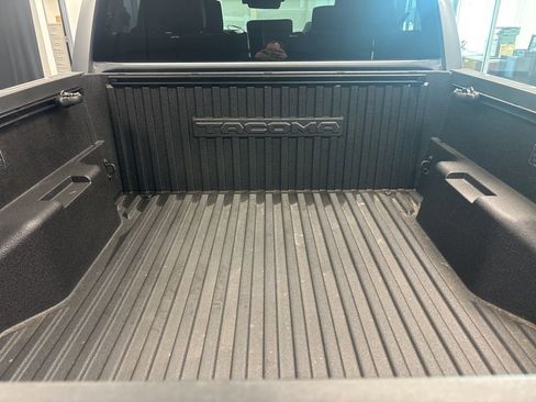 Used 2025 Toyota Tacoma TRD Off-Road image 5