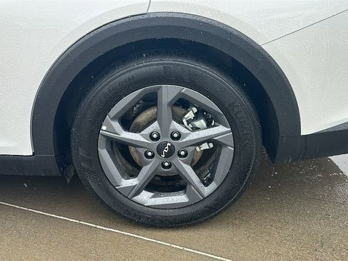 Used 2025 Kia K4 LXS image 17