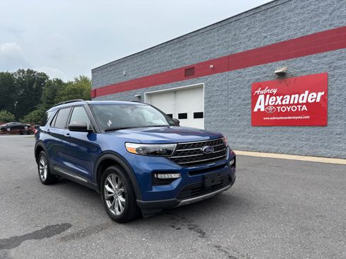 Used 2020 Ford Explorer XLT w/ Equipment Group 202A AWD/4WD image 1