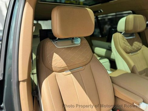 Used 2025 Land Rover Range Rover SV image 18