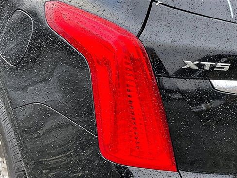 Used 2017 Cadillac XT5 Luxury w/ Driver Awareness Package image 28