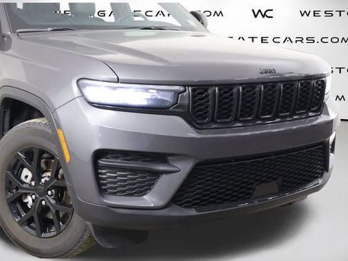 Used 2024 Jeep Grand Cherokee Altitude RWD image 47