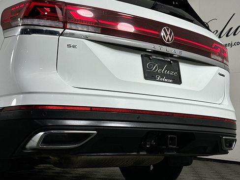 Used 2024 Volkswagen Atlas SE w/ Panoramic Sunroof Package image 28