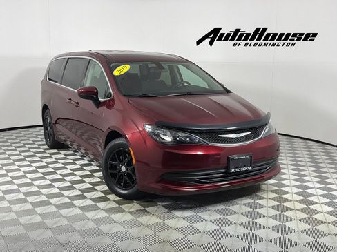 Used 2019 Chrysler Pacifica LX FWD image 1