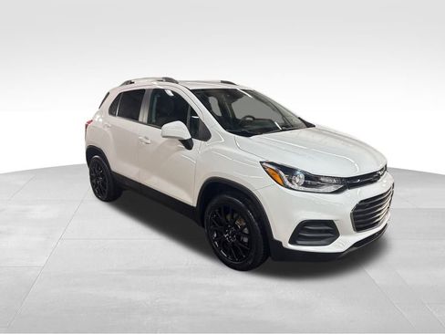 Used 2022 Chevrolet Trax LT w/ Premium Seat Package image 8