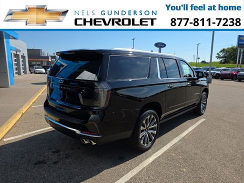 New 2026 Chevrolet Suburban High Country image 7