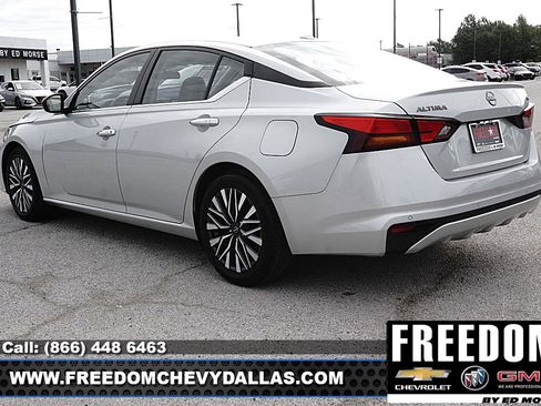 Used 2024 Nissan Altima 2.5 SV FWD image 35
