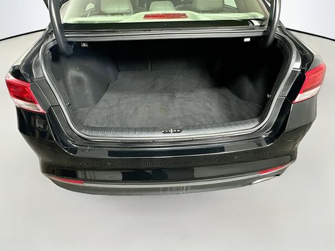 Used 2018 Kia Optima LX w/ 17" Alloy Wheels Package FWD image 24