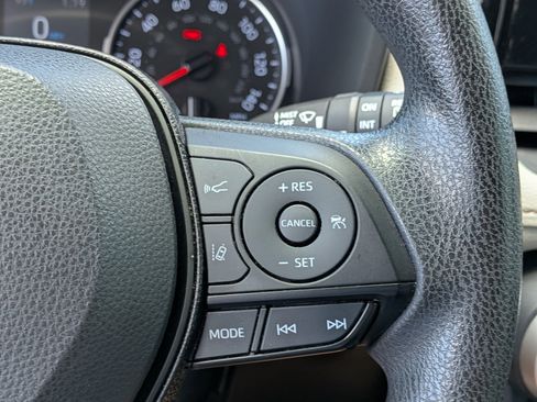 Used 2019 Toyota RAV4 XLE FWD image 26
