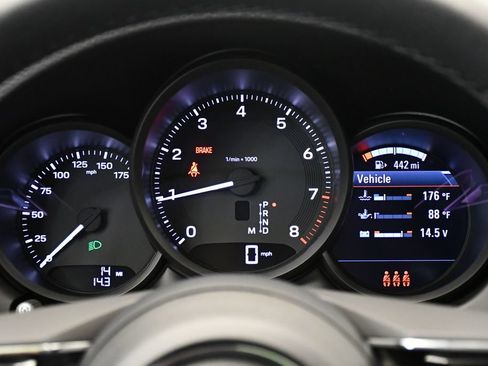Certified 2025 Porsche Macan AWD/4WD image 30