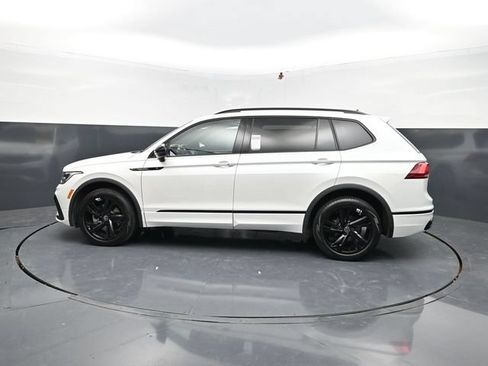 Used 2023 Volkswagen Tiguan SE R-Line AWD/4WD image 4