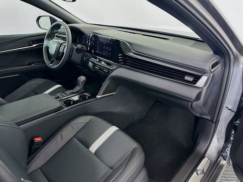 Used 2025 Toyota Camry SE image 29