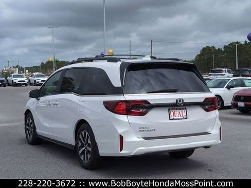 New 2026 Honda Odyssey EX-L image 3