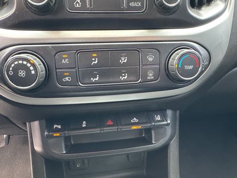 Used 2019 Chevrolet Colorado LT w/ LT Convenience Package RWD image 13