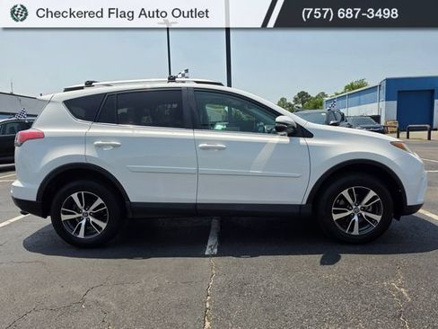 Used 2017 Toyota RAV4 XLE AWD/4WD image 9