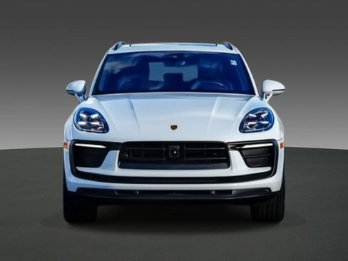 Used 2023 Porsche Macan image 6