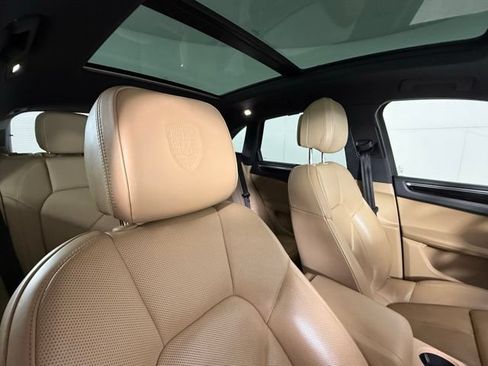 Used 2024 Porsche Macan AWD/4WD image 33