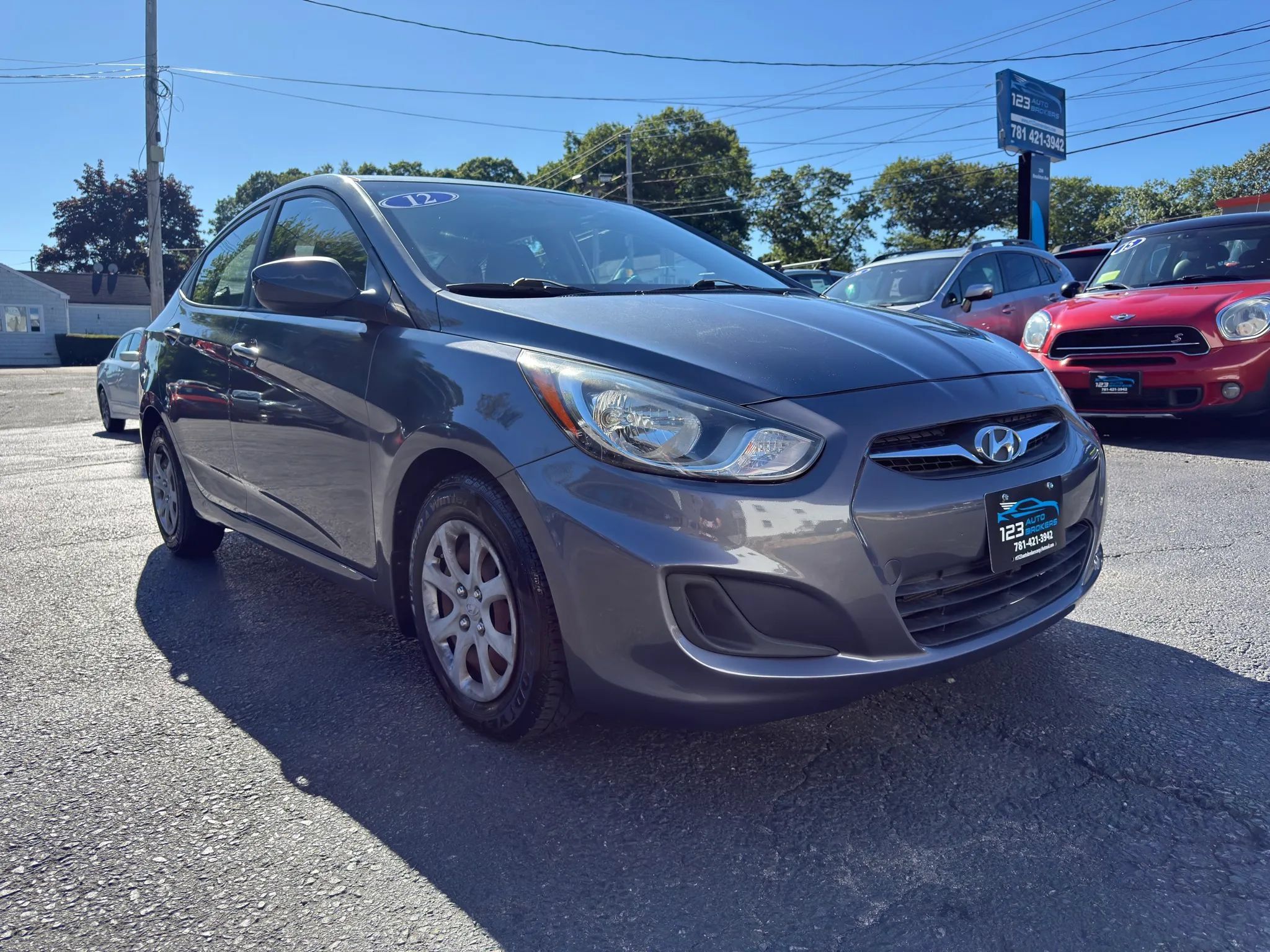 Used 2012 Hyundai Accent GLS FWD image 1