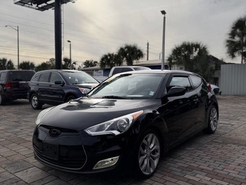 Used 2013 Hyundai Veloster w/ Style Pkg image 8