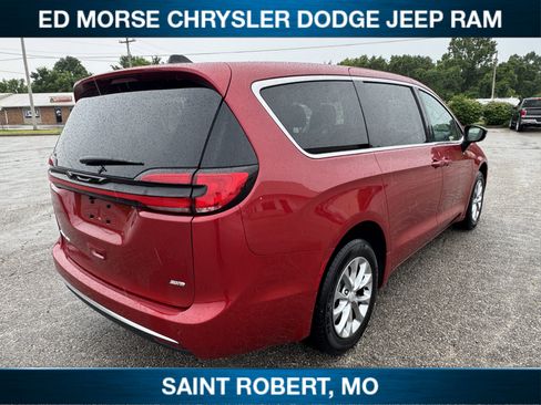 New 2027 Chrysler Pacifica Select AWD/4WD image 6