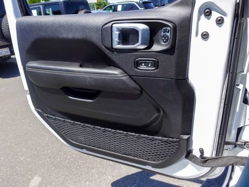 Used 2022 Jeep Wrangler Unlimited Sahara w/ Cold Weather Group AWD/4WD image 23