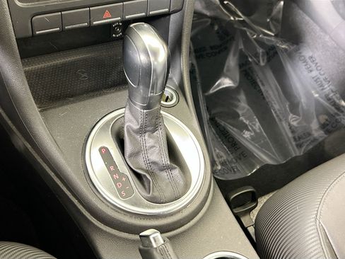 Used 2014 Volkswagen Beetle 2.5 image 15