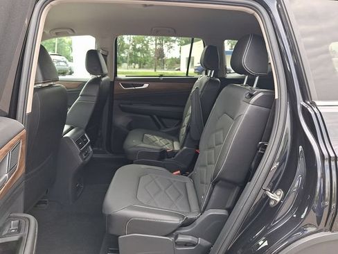 Used 2024 Volkswagen Atlas SE AWD/4WD image 11