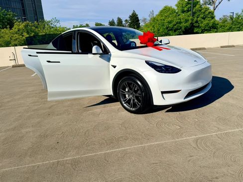 Used 2025 Tesla Model Y Long Range AWD/4WD image 43
