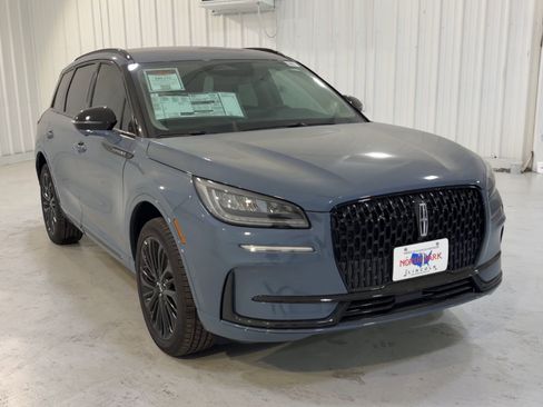 New 2026 Lincoln Corsair Premiere image 3