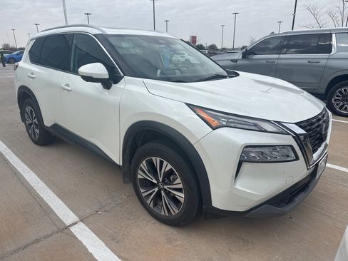 Used 2021 Nissan Rogue SV w/ Premium Package image 4