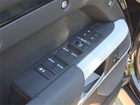 Used 2024 Land Rover Defender 110 S image 20