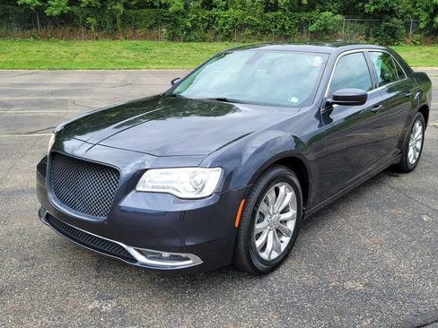 Used 2016 Chrysler 300 Limited w/ Driver Convenience Group AWD/4WD image 5