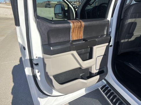 Used 2018 Ford F150 Lariat image 27