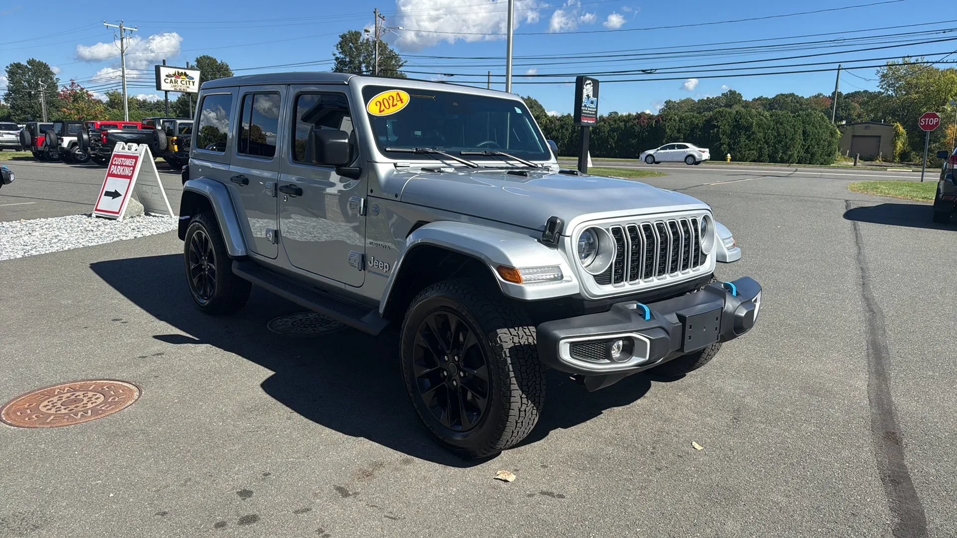 Used 2024 Jeep Wrangler Unlimited Sahara w/ Technology Group AWD/4WD image 25
