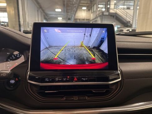 Used 2023 Jeep Compass Limited image 26