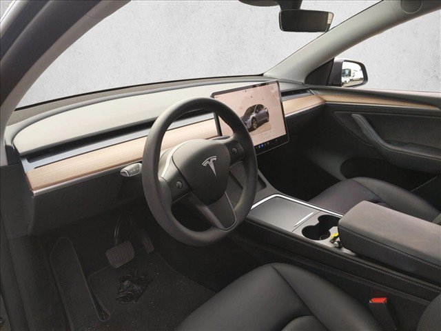 Used 2023 Tesla Model Y 2WD image 9