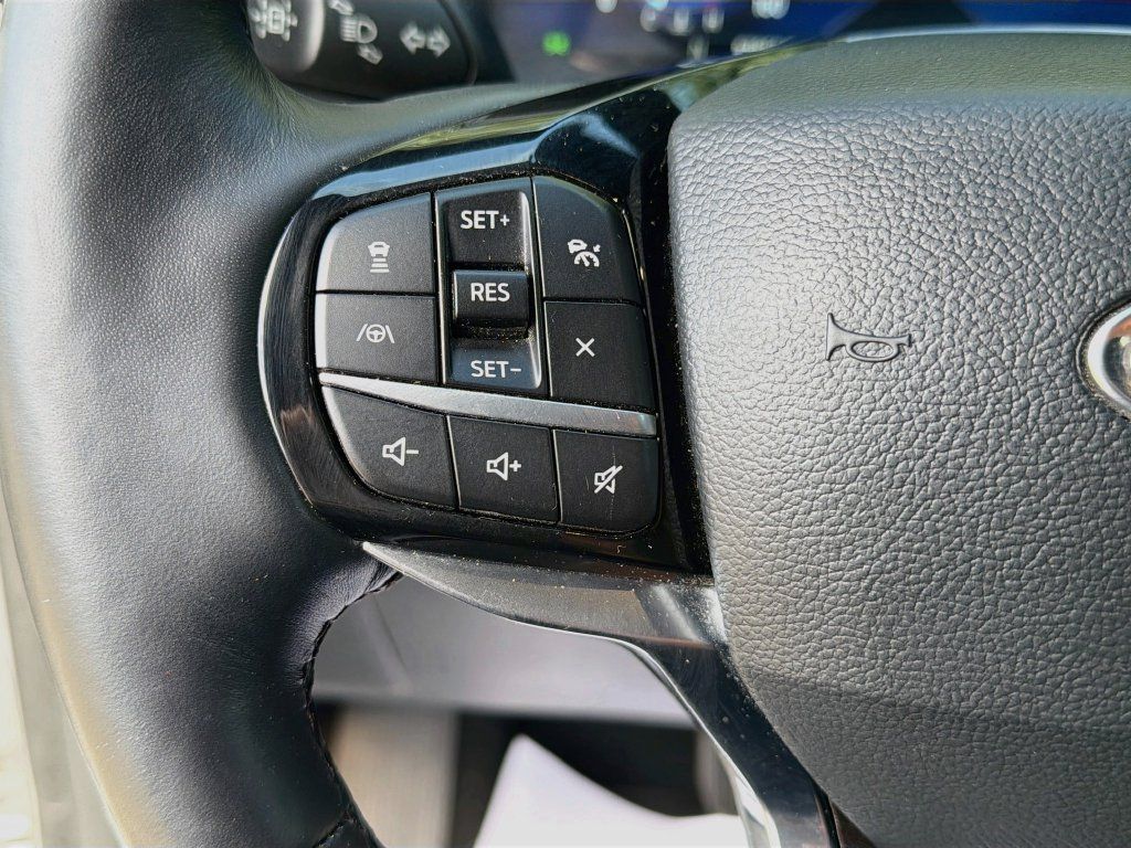 Used 2022 Ford Explorer Platinum w/ Equipment Group 601A AWD/4WD image 12